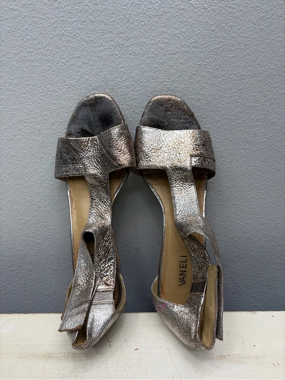 Vaneli Metallic Silver Calyx T-Stap Sandals Size 11